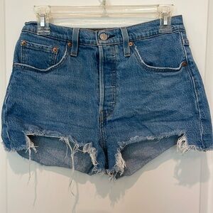 Original Levi’s 501 5 Pocket Light Wash Cutoff Fray Hem Shorts. Front Fly Sz 16